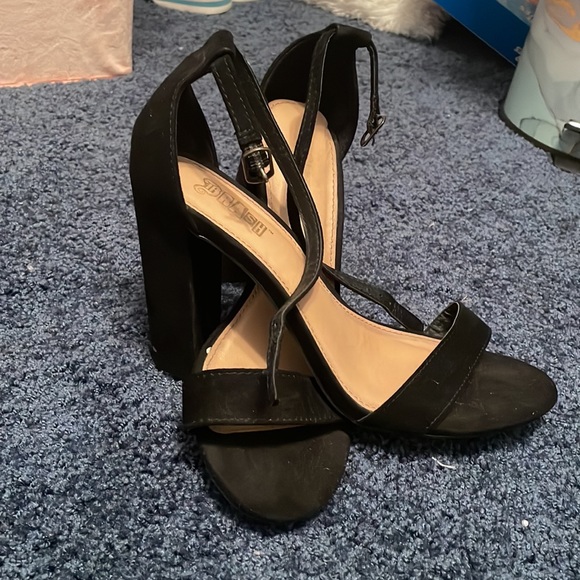 High heels - Picture 2 of 2